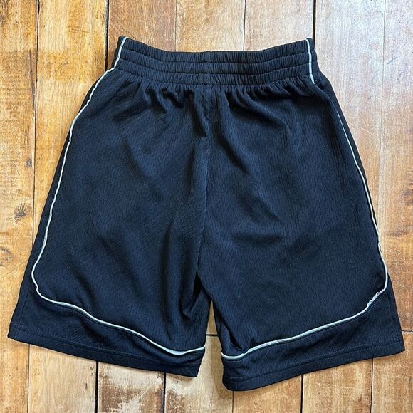 Old Navy shorts size 6 to 7 Black Active Wear athletic soccer basketball shorts - Picture 4 of 4
